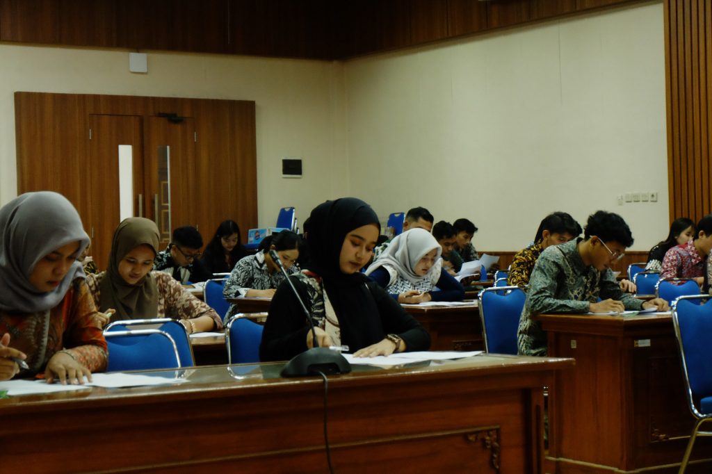 Calon Dimas Diajeng Kabupaten Gunungkidul Mengikuti Tes Tertulis