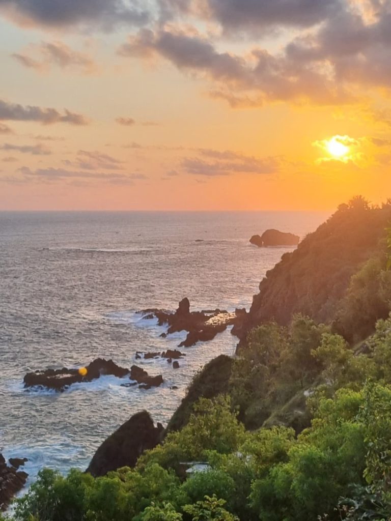 Bukit Pengilon: Destinasi Panorama Laut dan Savana di Ujung Timur Gunungkidul