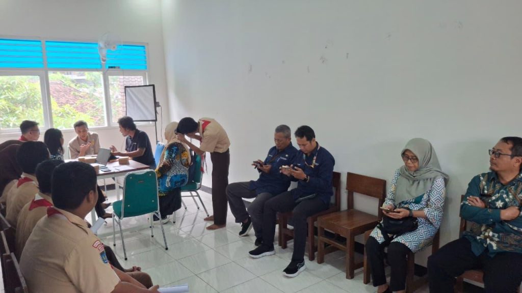 Pendampingan Dinas Pariwisata DIY Monitoring dan Evaluasi Ekonomi Kreatif Subsektor DKV di SMK Negeri 1 Girisubo