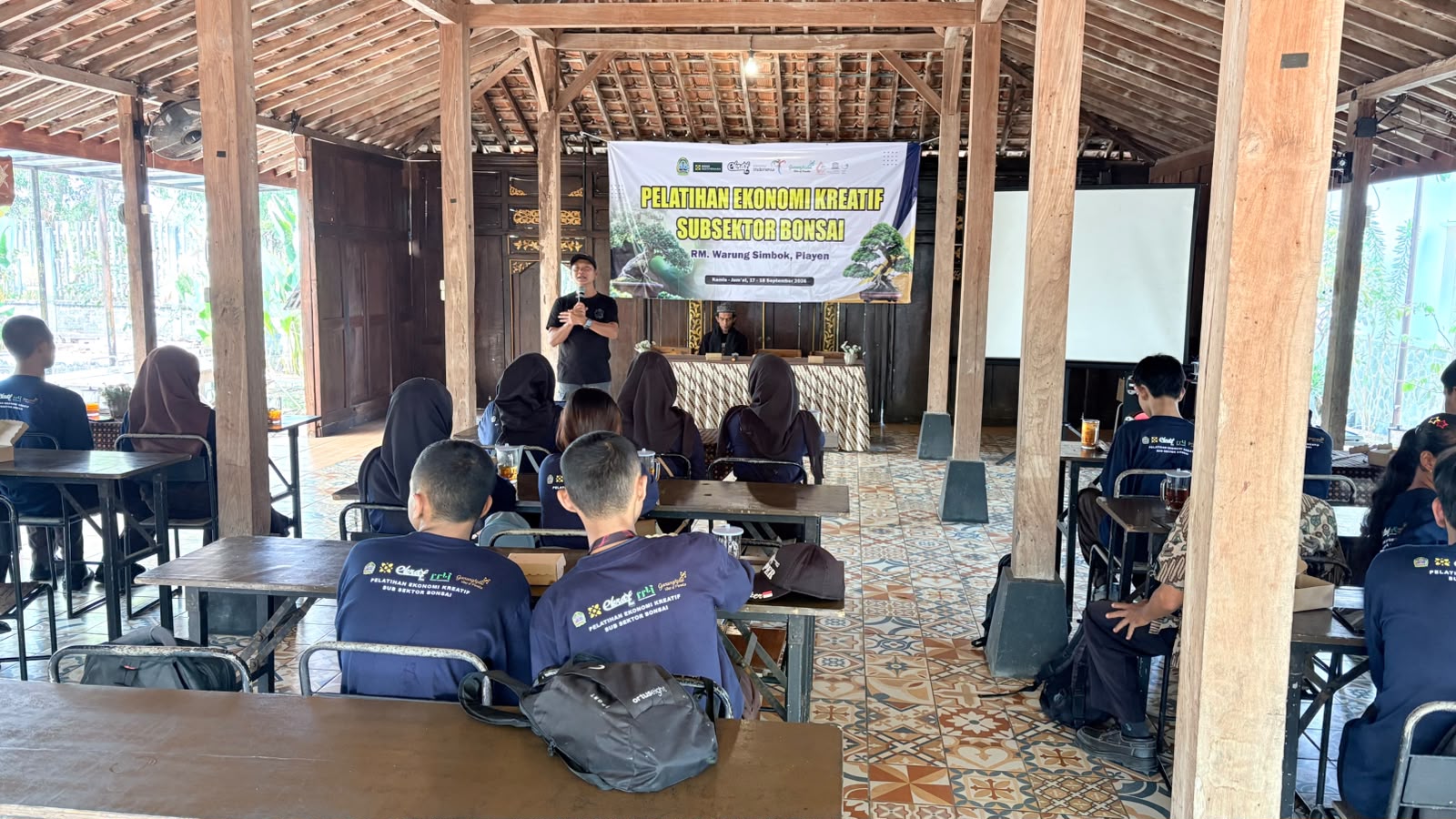 Pelatihan Bonsai Kenalkan Kreativitas dan Peluang Ekonomi Kreatif kepada Siswa di Gunungkidul